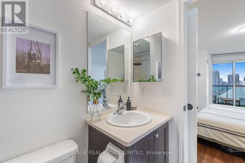 3611 - 30 Grand Trunk Crescent, Toronto, ON - Indoor Photo Showing Bathroom