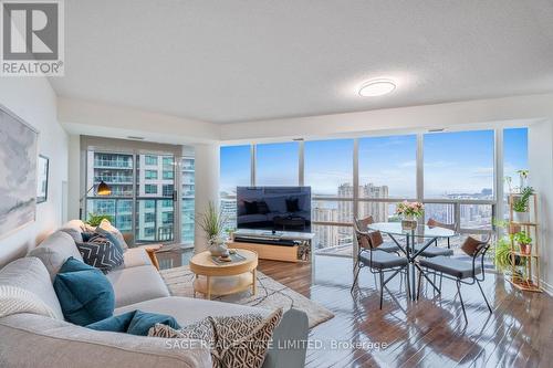 3611 - 30 Grand Trunk Crescent, Toronto, ON - Indoor Photo Showing Living Room