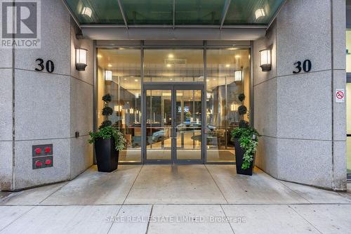 3611 - 30 Grand Trunk Crescent, Toronto, ON - Indoor Photo Showing Garage