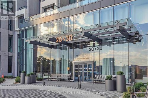 638 - 20 Inn On The Park Drive, Toronto, ON - Outdoor