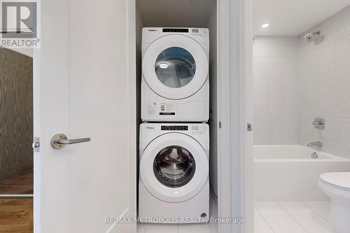 638 - 20 Inn On The Park Drive, Toronto, ON - Indoor Photo Showing Laundry Room