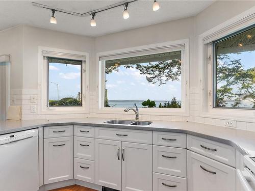 9386 Lochside Dr, Sidney, BC - Indoor Photo Showing Kitchen With Double Sink