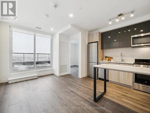 709 - 3100 Keele Street, Toronto, ON - Indoor Photo Showing Kitchen With Upgraded Kitchen