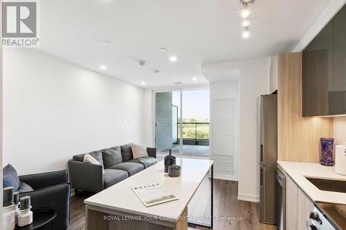 709 - 3100 Keele Street, Toronto, ON - Indoor Photo Showing Kitchen