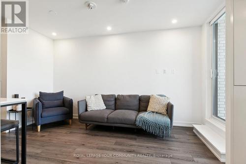 709 - 3100 Keele Street, Toronto, ON - Indoor Photo Showing Living Room