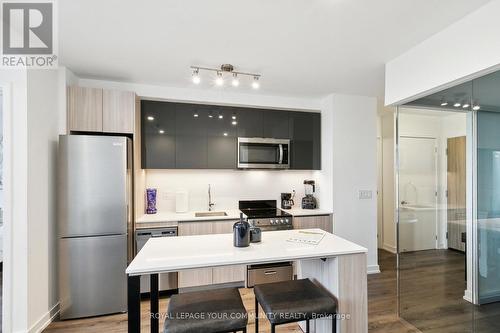 709 - 3100 Keele Street, Toronto, ON - Indoor Photo Showing Kitchen With Upgraded Kitchen