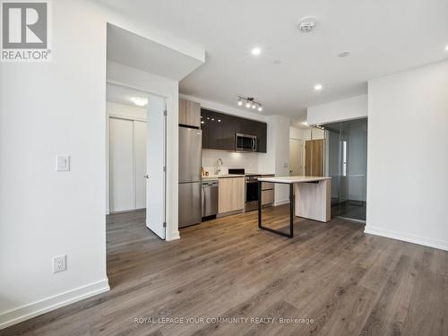 709 - 3100 Keele Street, Toronto, ON - Indoor Photo Showing Kitchen