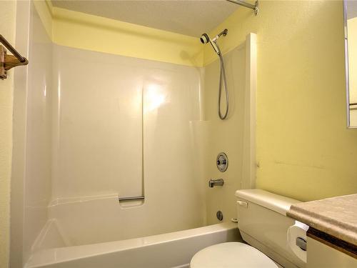 202-9942 Daniel St, Chemainus, BC - Indoor Photo Showing Bathroom