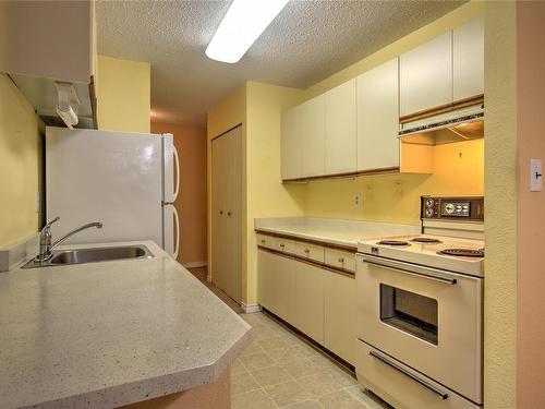 202-9942 Daniel St, Chemainus, BC - Indoor Photo Showing Kitchen