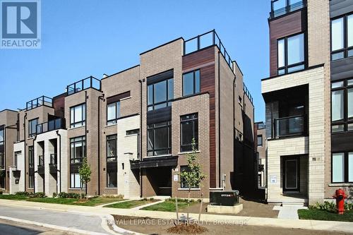 27 Ingersoll Lane, Richmond Hill, ON - Outdoor With Facade