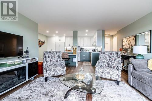 504 - 264 Grantham Avenue, St. Catharines, ON - Indoor Photo Showing Living Room