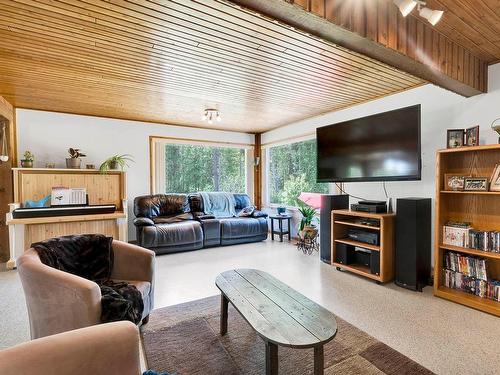 5305 Clearwater Valley Rd, Clearwater, BC - Indoor Photo Showing Living Room