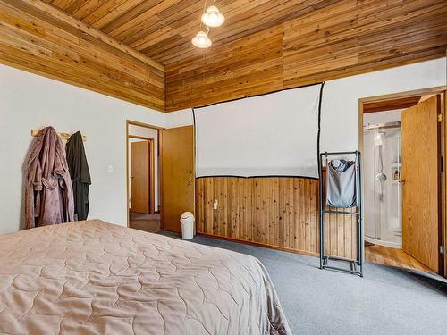 5305 Clearwater Valley Rd, Clearwater, BC - Indoor Photo Showing Bedroom