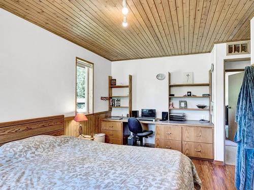 5305 Clearwater Valley Rd, Clearwater, BC - Indoor Photo Showing Bedroom