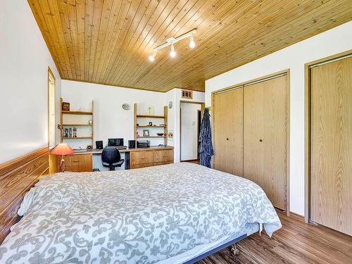 5305 Clearwater Valley Rd, Clearwater, BC - Indoor Photo Showing Bedroom