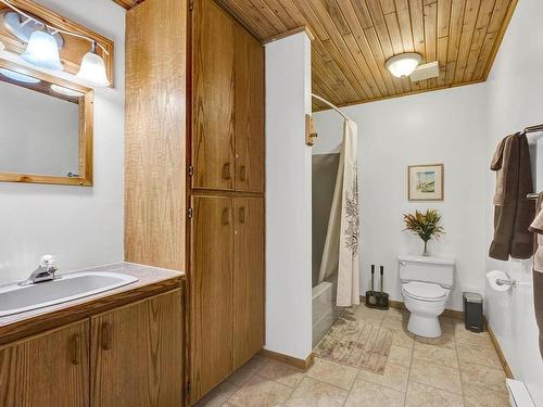 5305 Clearwater Valley Rd, Clearwater, BC - Indoor Photo Showing Bathroom