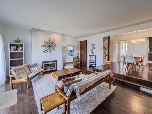 7-1555 Summit Drive, Kamloops, BC - Indoor Photo Showing Living Room With Fireplace