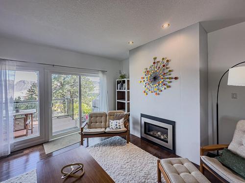 7-1555 Summit Drive, Kamloops, BC - Indoor Photo Showing Living Room With Fireplace