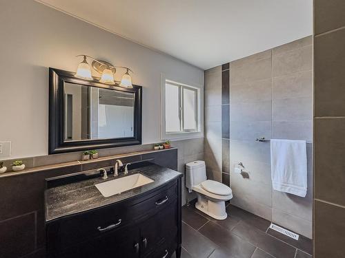 7-1555 Summit Drive, Kamloops, BC - Indoor Photo Showing Bathroom