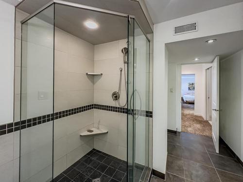 7-1555 Summit Drive, Kamloops, BC - Indoor Photo Showing Bathroom