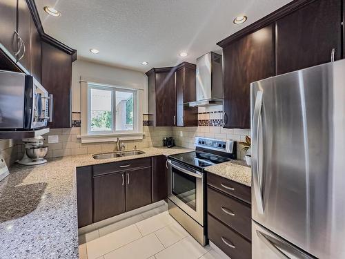 7-1555 Summit Drive, Kamloops, BC - Indoor Photo Showing Kitchen With Double Sink With Upgraded Kitchen