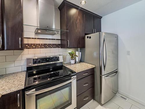 7-1555 Summit Drive, Kamloops, BC - Indoor Photo Showing Kitchen