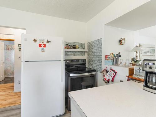 6777 Highway 24, Little Fort, BC - Indoor Photo Showing Kitchen