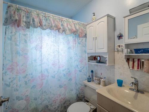 6777 Highway 24, Little Fort, BC - Indoor Photo Showing Bathroom