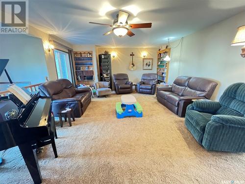 620 Griffin Street, Maple Creek, SK - Indoor Photo Showing Living Room