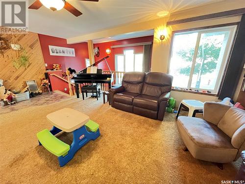 620 Griffin Street, Maple Creek, SK - Indoor Photo Showing Living Room