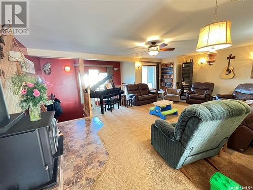 620 Griffin Street, Maple Creek, SK - Indoor Photo Showing Living Room