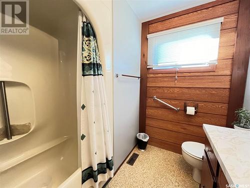 620 Griffin Street, Maple Creek, SK - Indoor Photo Showing Bathroom