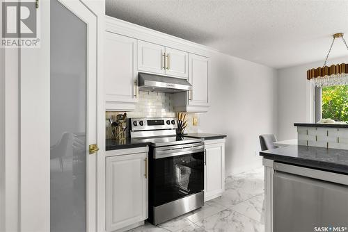 3332 Windsor Park Crescent, Regina, SK - Indoor Photo Showing Kitchen