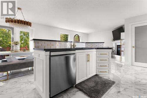 3332 Windsor Park Crescent, Regina, SK - Indoor Photo Showing Kitchen