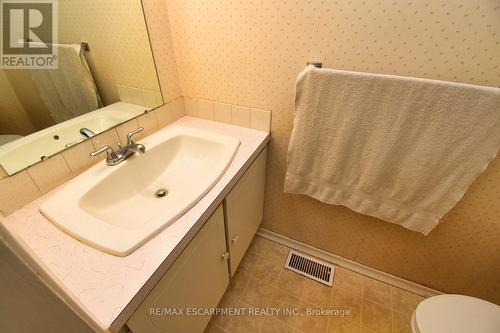 41 Sarasota Avenue, Hamilton, ON - Indoor Photo Showing Bathroom