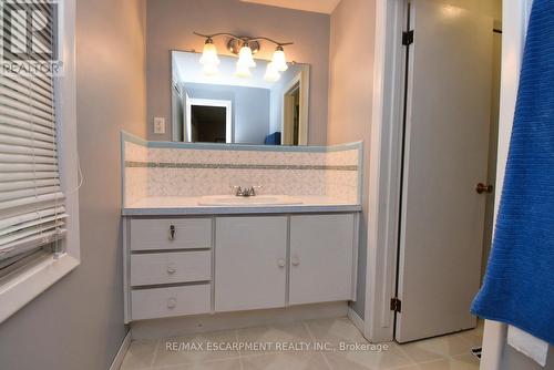 41 Sarasota Avenue, Hamilton, ON - Indoor Photo Showing Bathroom