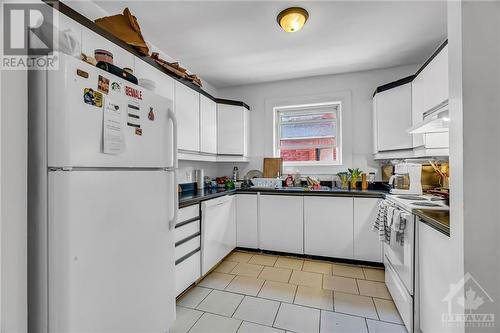 558 Gilmour Street, Ottawa, ON - Indoor Photo Showing Kitchen