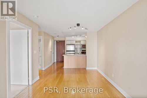 1105 - 16 Harrison Garden Boulevard, Toronto, ON - Indoor Photo Showing Kitchen