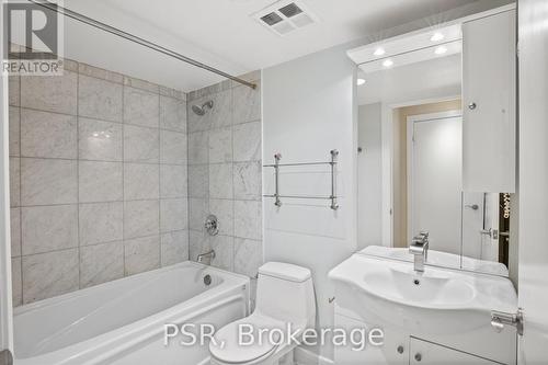 1105 - 16 Harrison Garden Boulevard, Toronto, ON - Indoor Photo Showing Bathroom