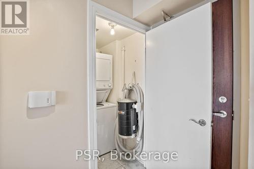 1105 - 16 Harrison Garden Boulevard, Toronto, ON - Indoor Photo Showing Laundry Room