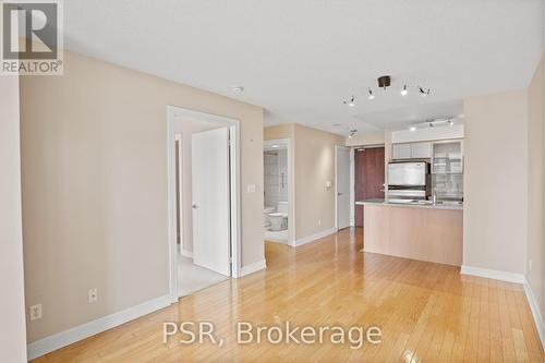 1105 - 16 Harrison Garden Boulevard, Toronto, ON - Indoor Photo Showing Kitchen