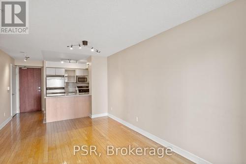 1105 - 16 Harrison Garden Boulevard, Toronto, ON - Indoor Photo Showing Kitchen