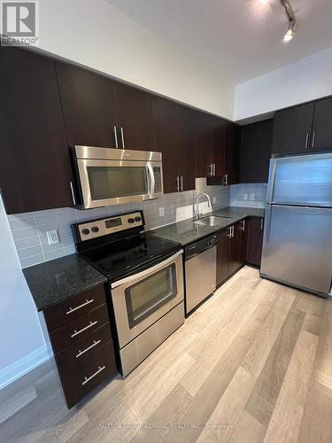 809 - 85 North Park Road, Vaughan, ON - Indoor Photo Showing Kitchen With Stainless Steel Kitchen