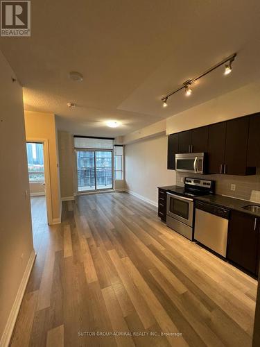 809 - 85 North Park Road, Vaughan, ON - Indoor Photo Showing Kitchen