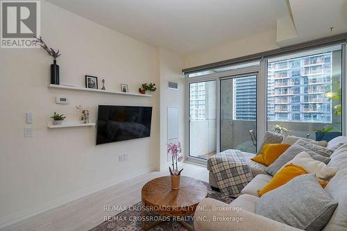 1717 - 9000 Jane Street, Vaughan, ON - Indoor Photo Showing Living Room