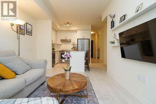 1717 - 9000 Jane Street, Vaughan, ON - Indoor Photo Showing Living Room