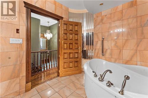 396 Murray St, North Bay, ON - Indoor Photo Showing Bathroom