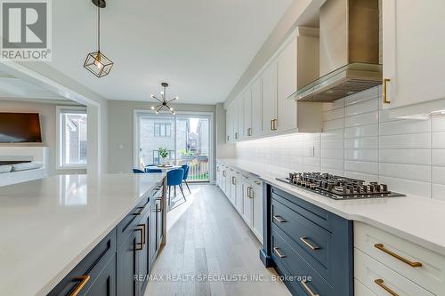 1286 Muskoka Heights, Milton, ON - Indoor Photo Showing Kitchen With Upgraded Kitchen