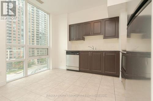 603 - 208 Enfield Place, Mississauga, ON - Indoor Photo Showing Kitchen