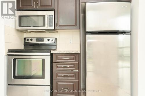 608 - 208 Enfield Place, Mississauga, ON - Indoor Photo Showing Kitchen